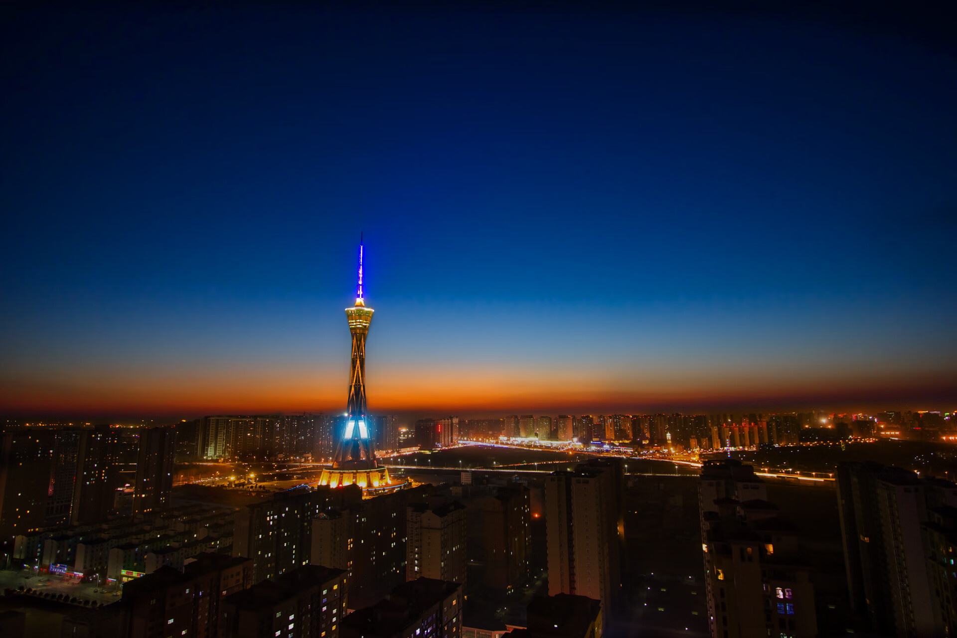 西班牙成功举办国际马术大奖赛,吸引全球顶级骑手参赛。,西班牙骑术学校